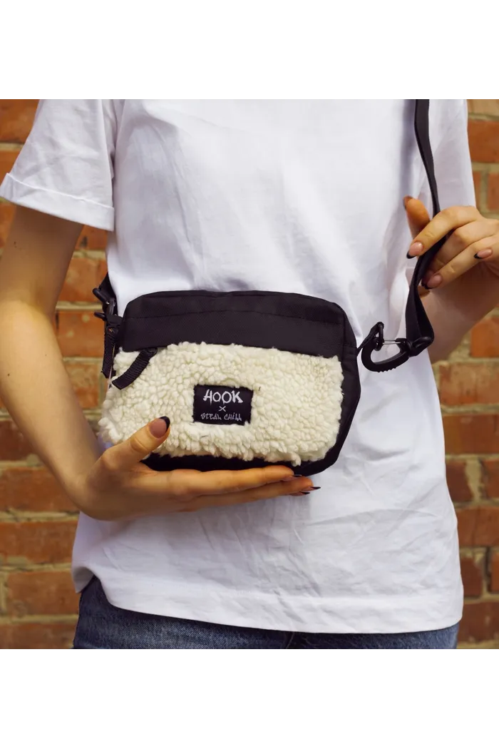 Сумка черная с мехом Бастард "Шерпа" экрю 