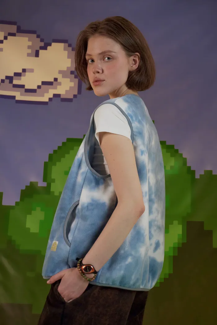 Жилетка Wilderness tie-dye vest Cloudy Sky