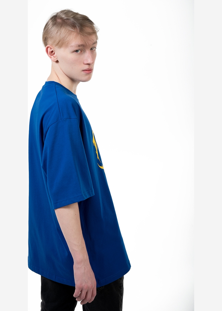 Футболка "Alone in the dark" bright blue